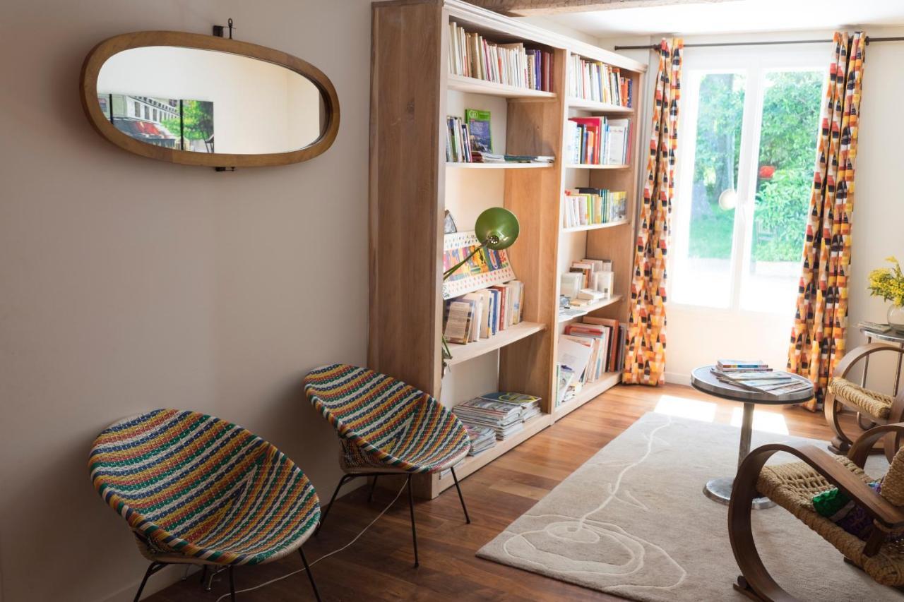 Domaine Castell De Bles Bed & Breakfast Saint-Génis Exterior photo