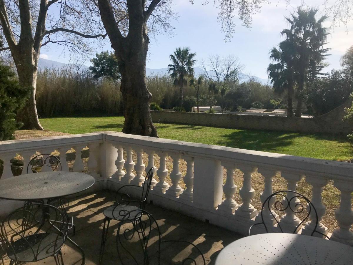 Domaine Castell De Bles Bed & Breakfast Saint-Génis Exterior photo