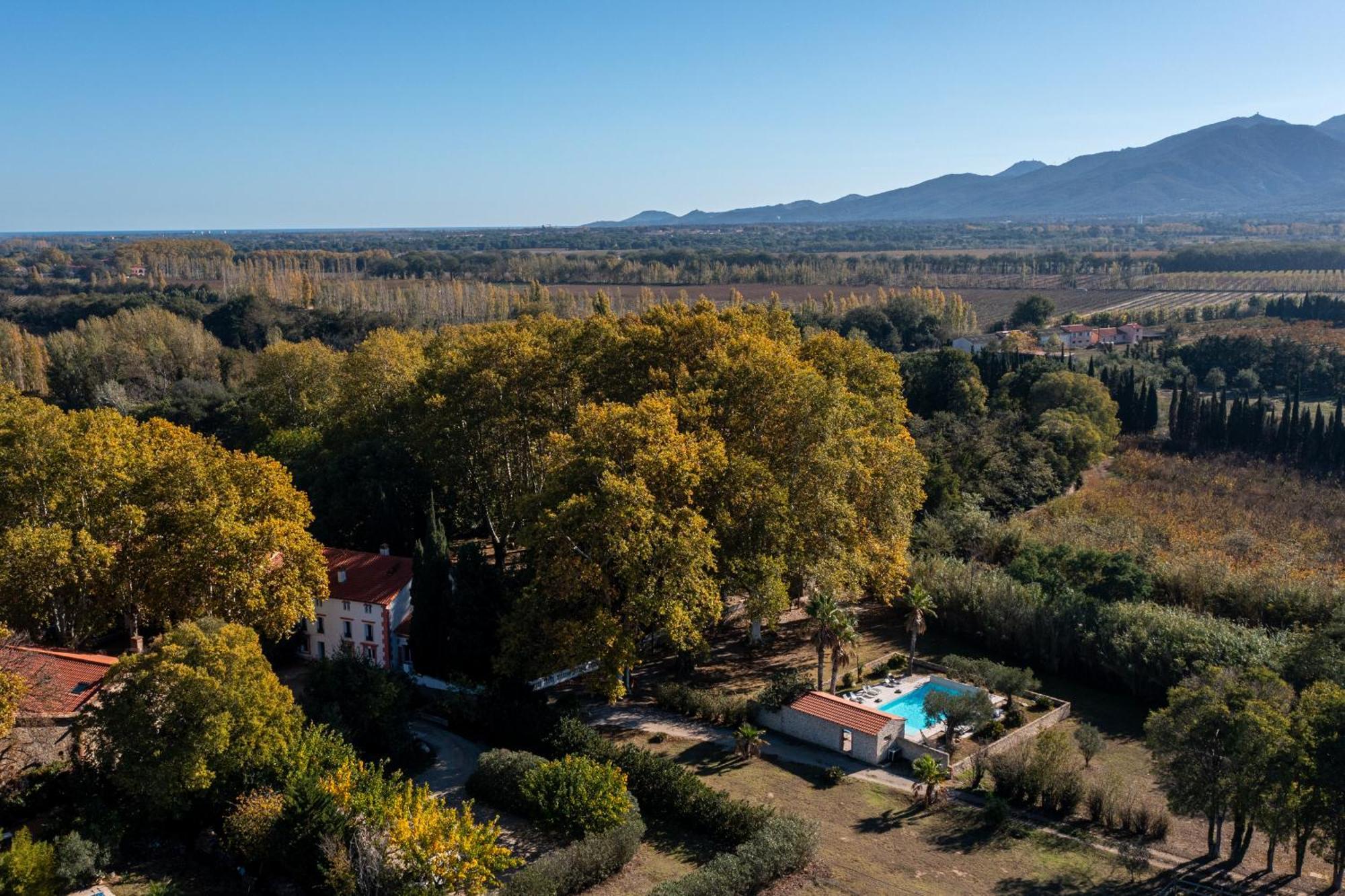Domaine Castell De Bles Bed & Breakfast Saint-Génis Exterior photo