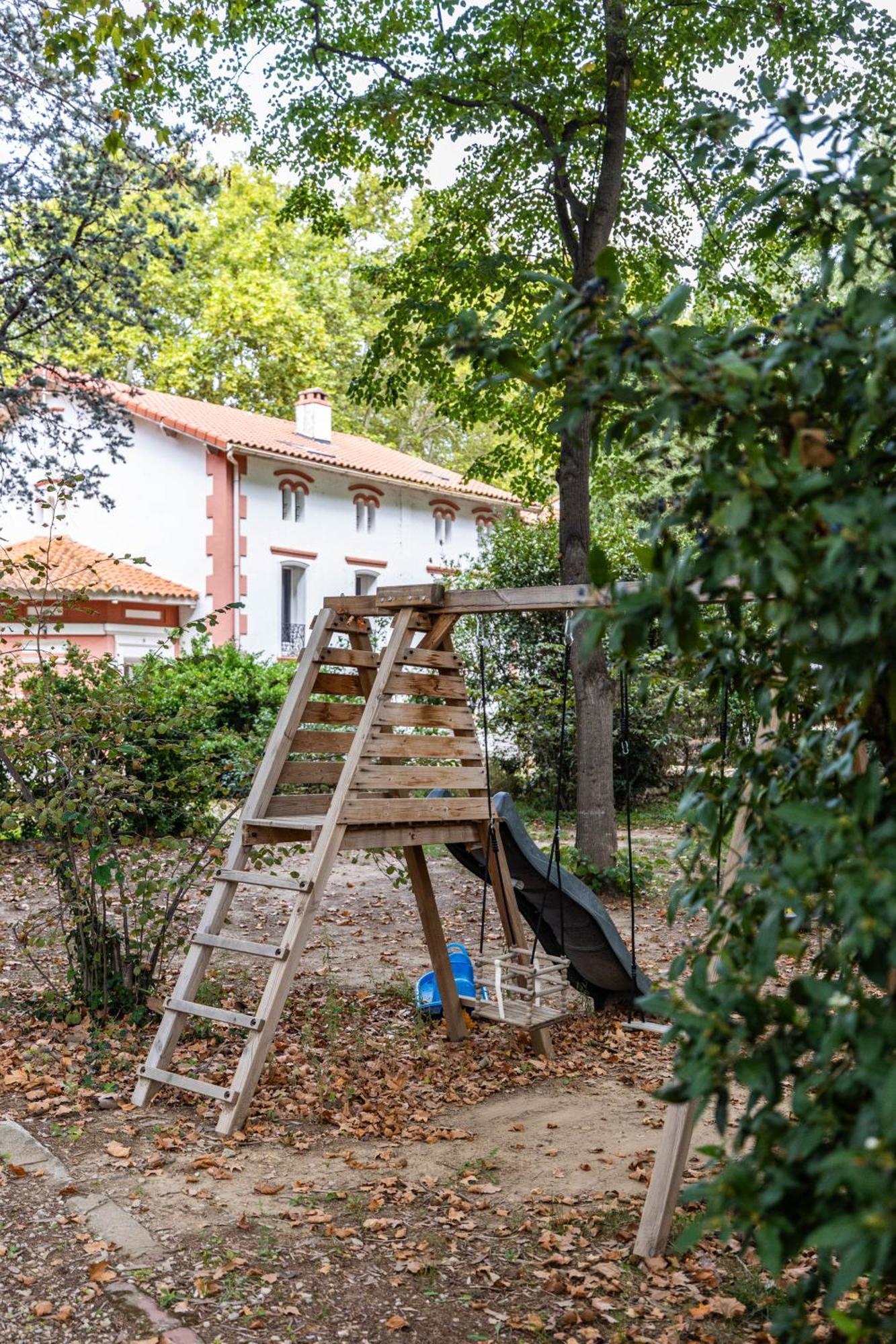 Domaine Castell De Bles Bed & Breakfast Saint-Génis Exterior photo