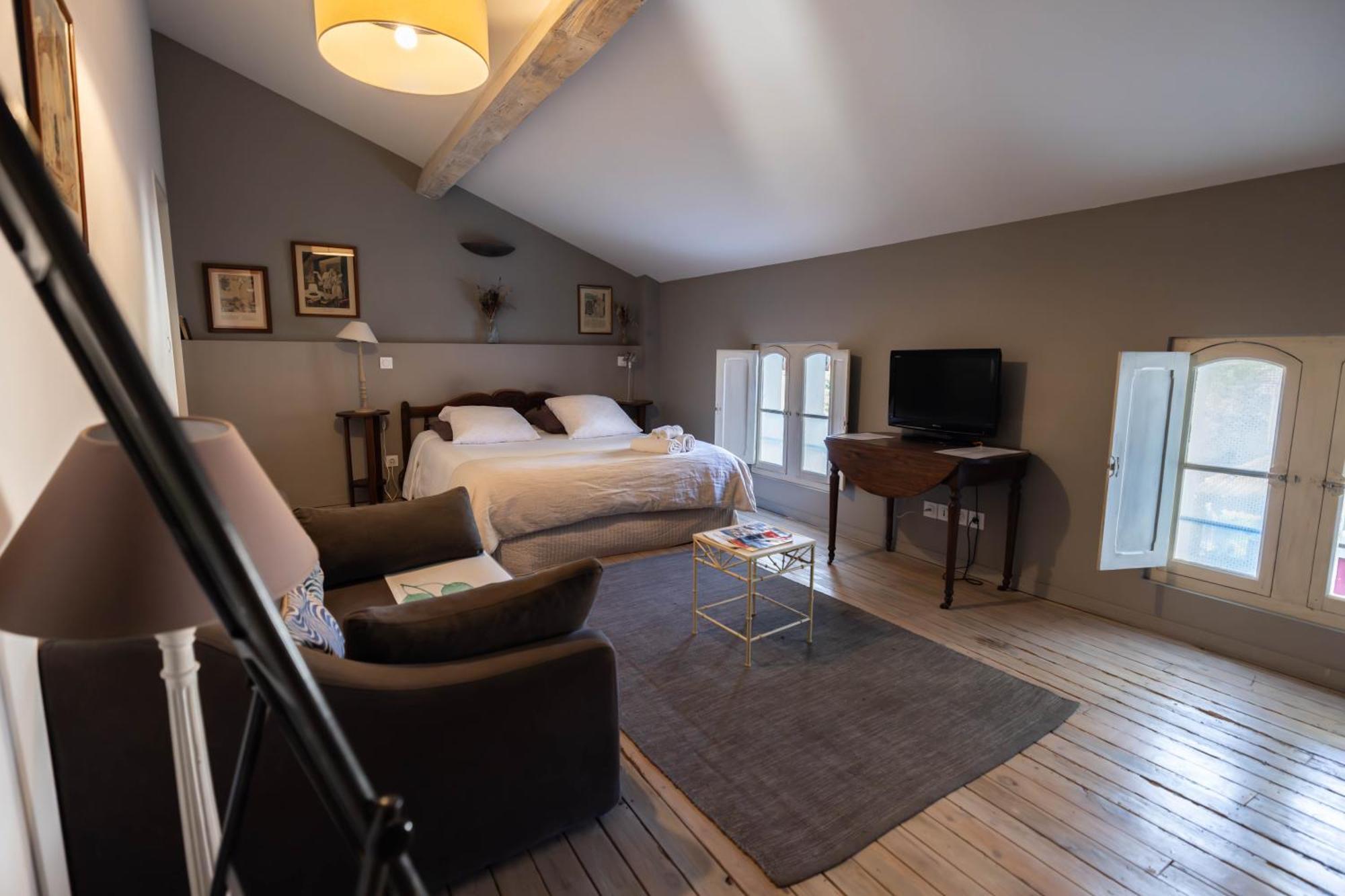 Domaine Castell De Bles Bed & Breakfast Saint-Génis Room photo