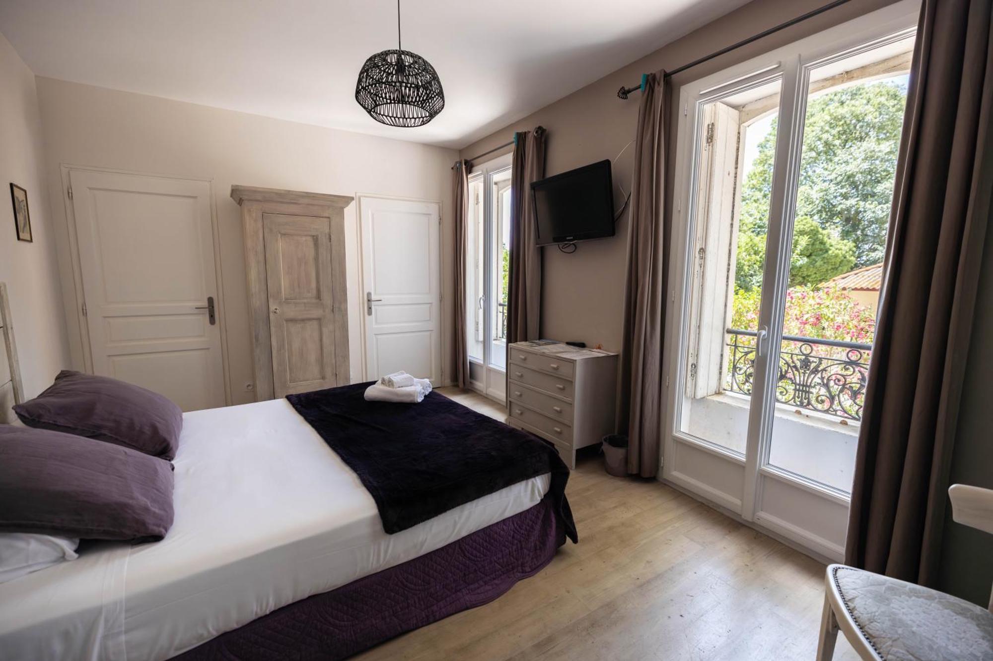 Domaine Castell De Bles Bed & Breakfast Saint-Génis Room photo