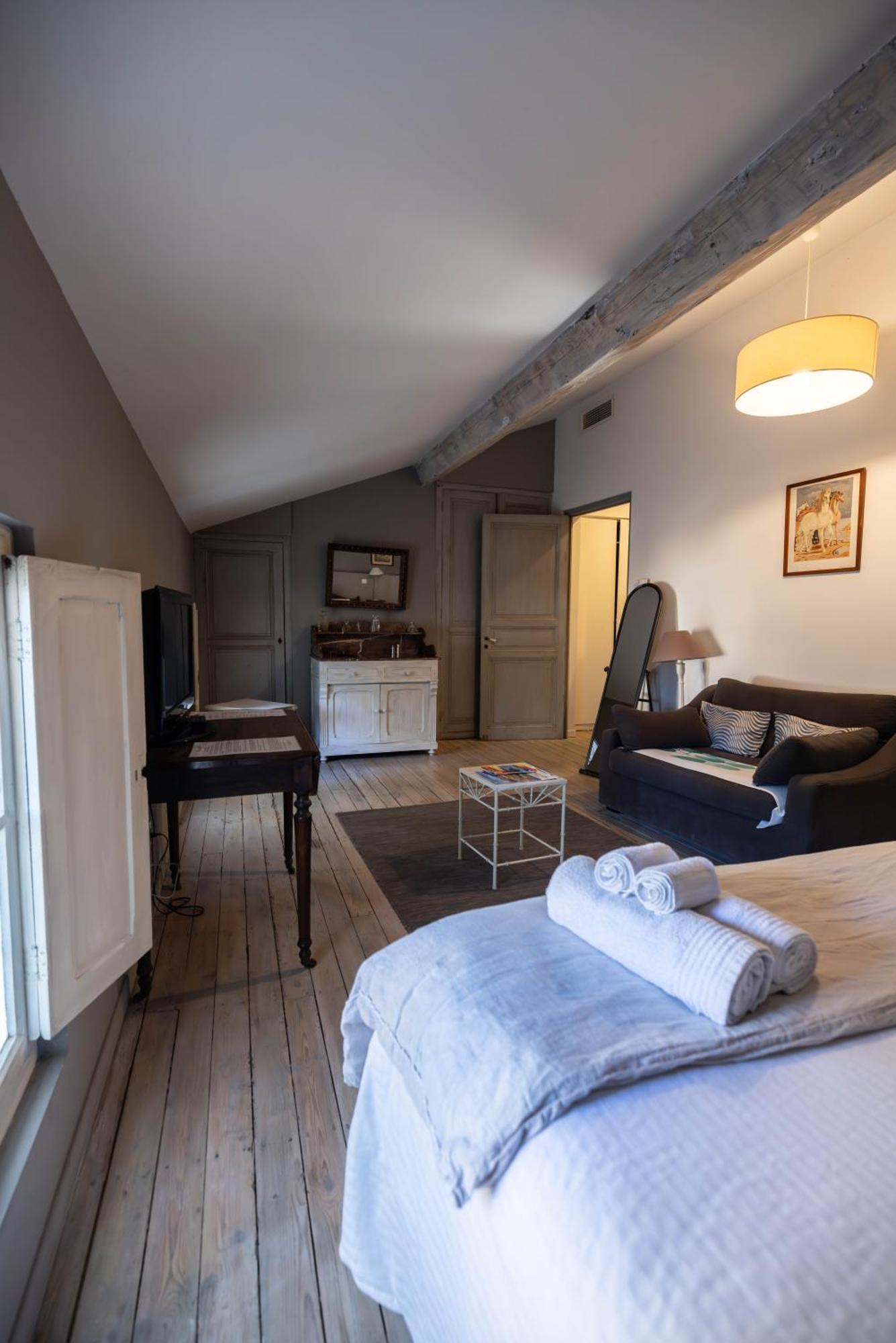 Domaine Castell De Bles Bed & Breakfast Saint-Génis Room photo