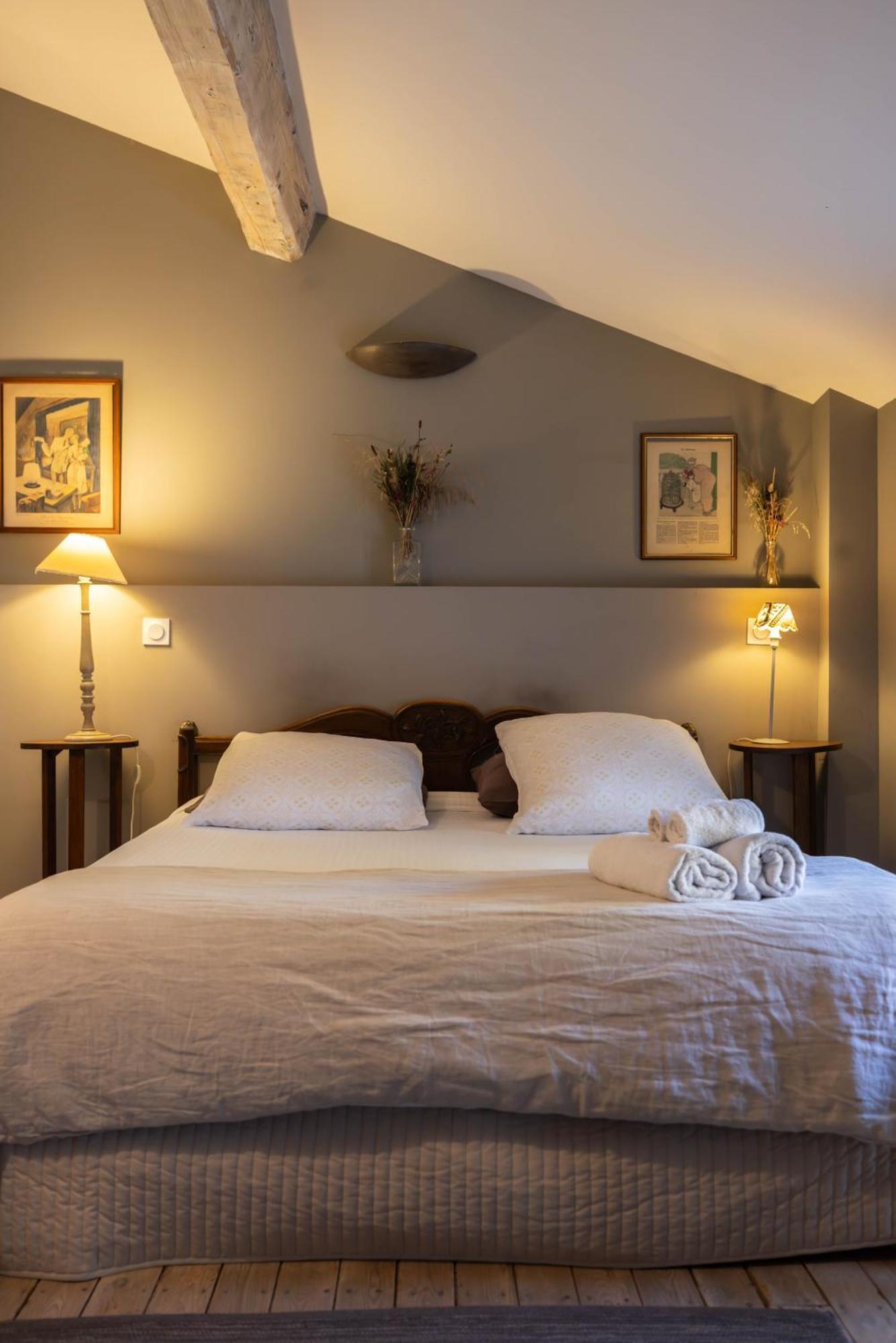 Domaine Castell De Bles Bed & Breakfast Saint-Génis Room photo