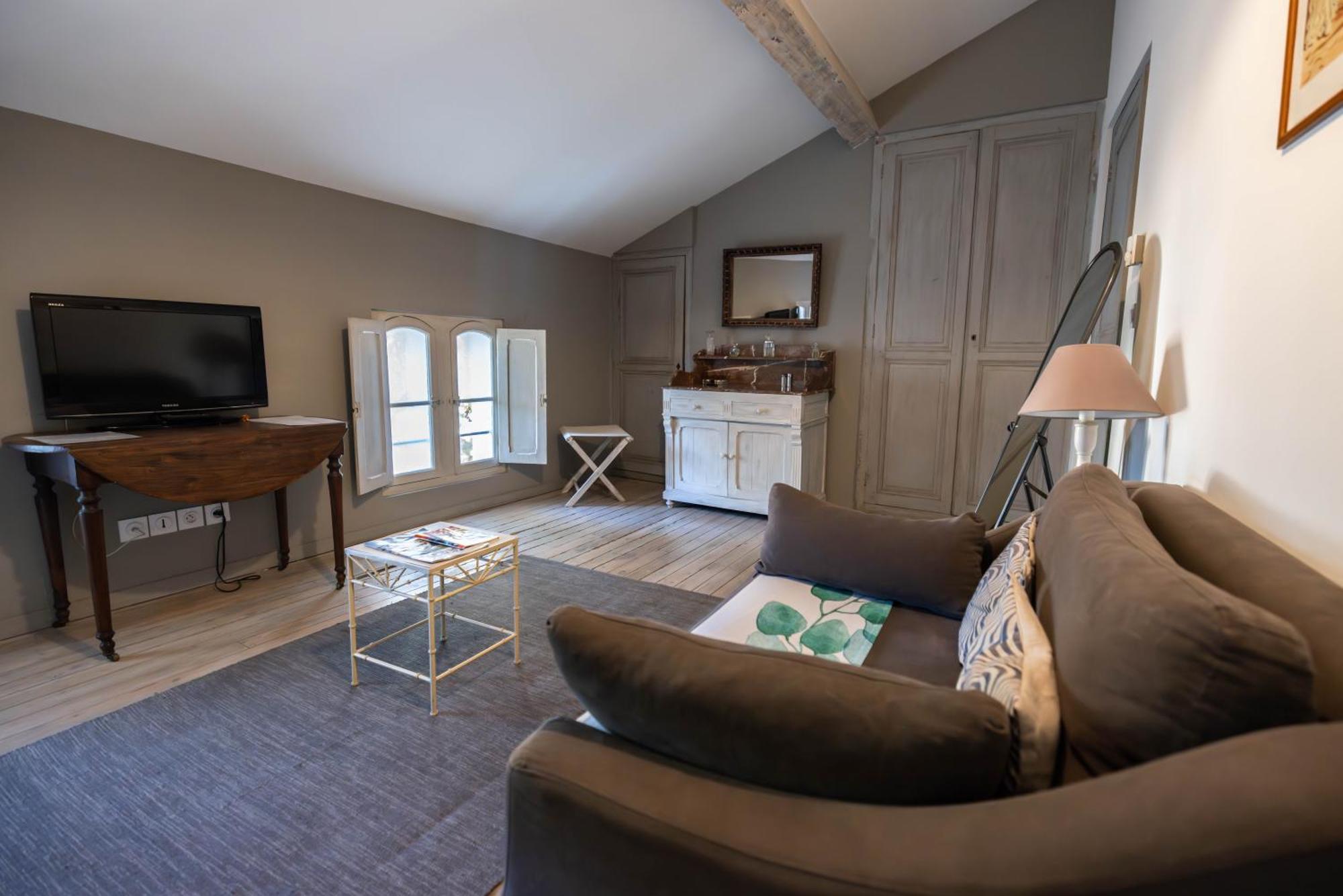 Domaine Castell De Bles Bed & Breakfast Saint-Génis Room photo