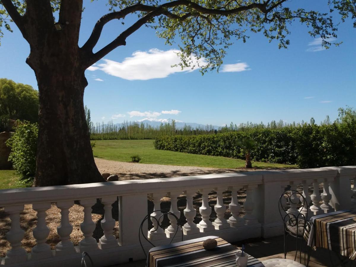 Domaine Castell De Bles Bed & Breakfast Saint-Génis Exterior photo